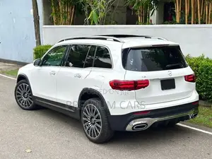 Mercedes Benz GLB 180 AMG 2025