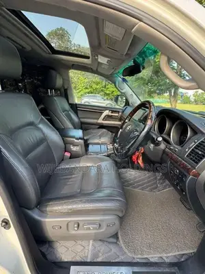 Toyota Land Cruiser V8 ZX 2010