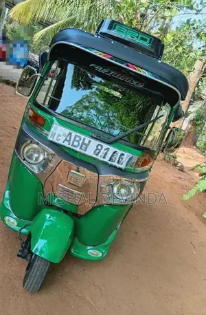 Bajaj RE 2016