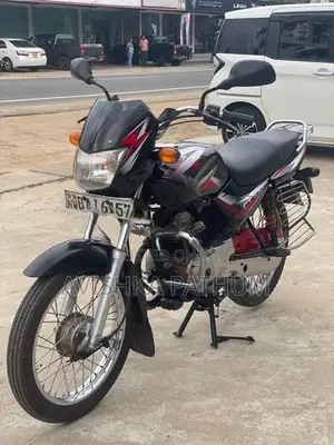 Bajaj CT100 red black 2014