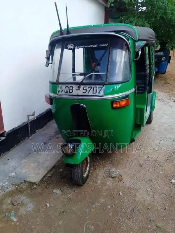Bajaj RE 2005