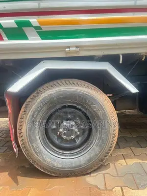 Isuzu 250 Elf 1984