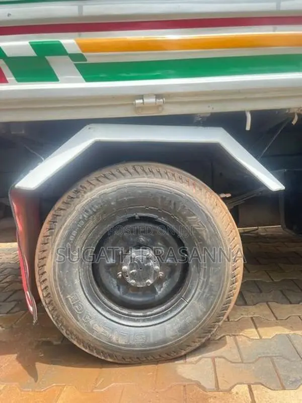 Isuzu 250 Elf 1984
