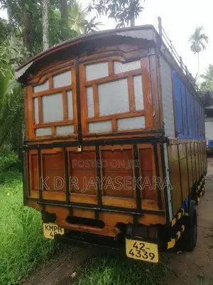 Isuzu Elf NKR 1985