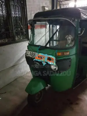 Bajaj RE 2015