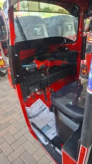 Bajaj RE 2 Strok 2015