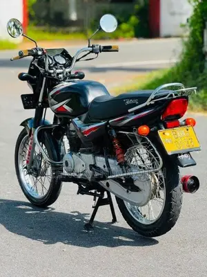 Bajaj CT100 2016