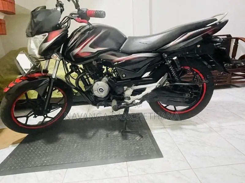 Bajaj Discover 2015
