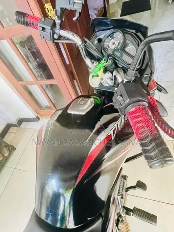 Bajaj Discover 2015