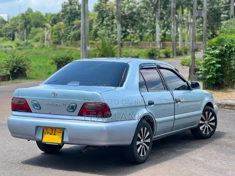 Toyota Soluna 2001