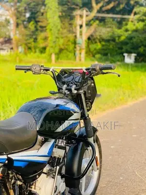 Bajaj CT100 2023