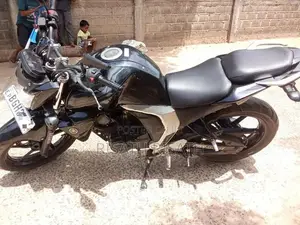 Yamaha FZs V