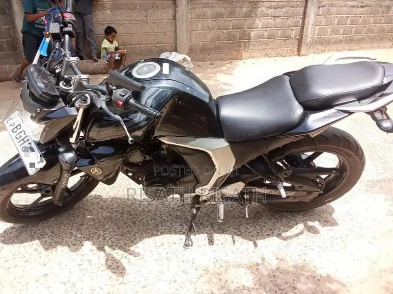 Yamaha FZs V