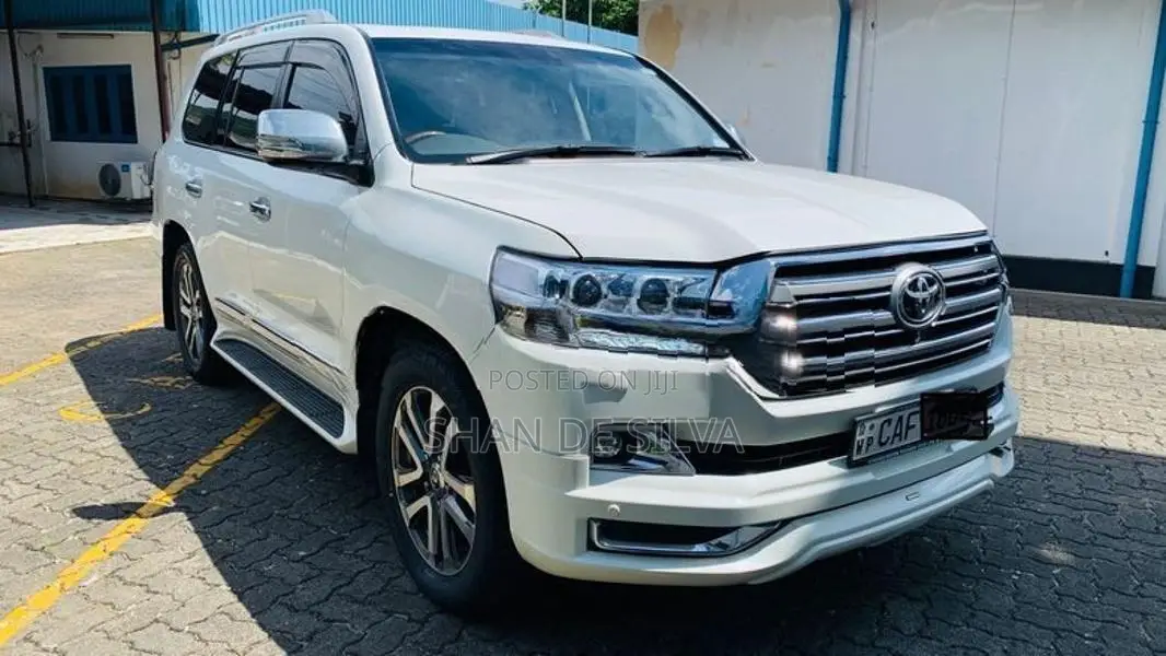 Toyota Land Cruiser Sahara 2013