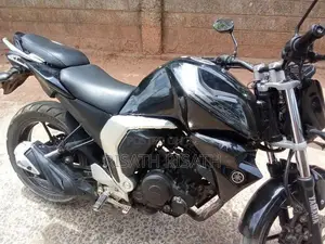 Yamaha FZs V