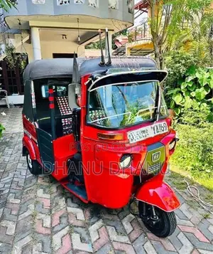 Bajaj RE 2015