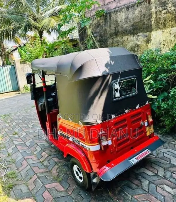 Bajaj RE 2015