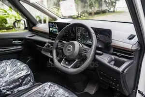 Nissan Serena Highway Star V 2025