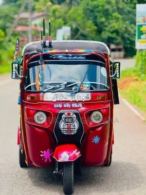Bajaj RE 205 2015