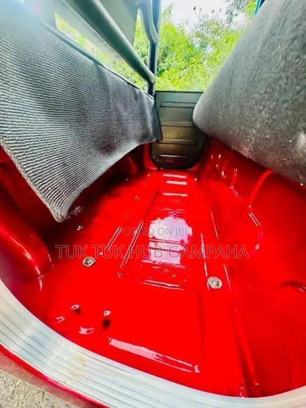 Bajaj RE 205 2015