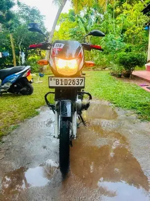 Bajaj CT100 2025