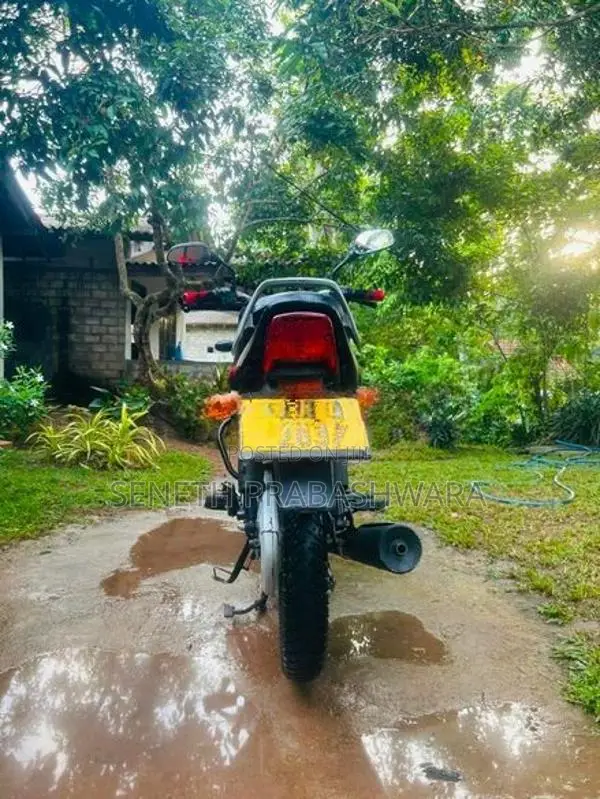 Bajaj CT100 2025