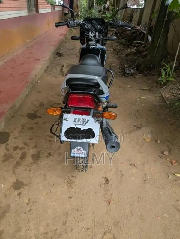 Bajaj CT100 2025