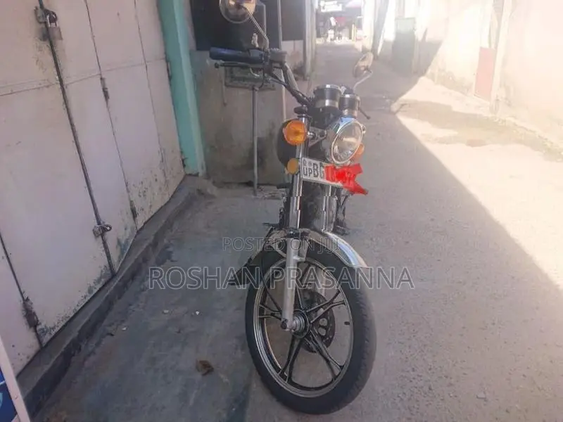 Suzuki GN 125 2017