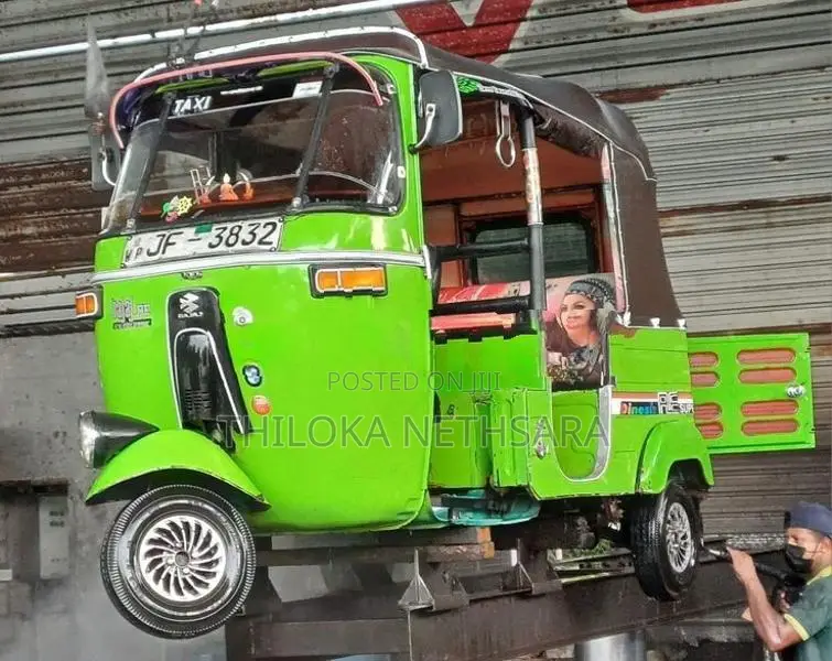 Bajaj RE 2005