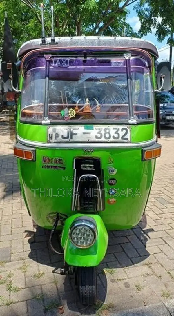 Bajaj RE 2005