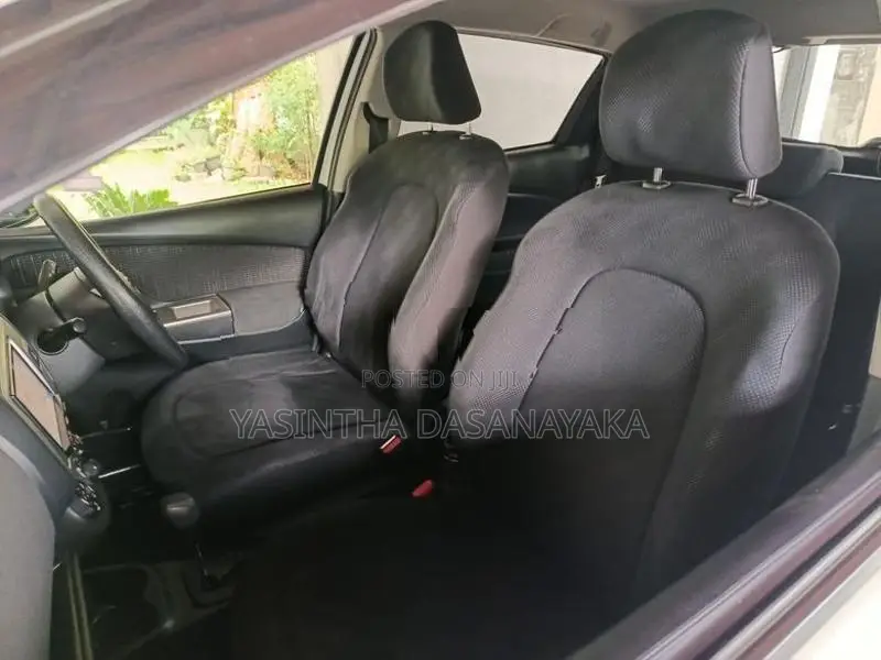 Toyota Vitz 2016