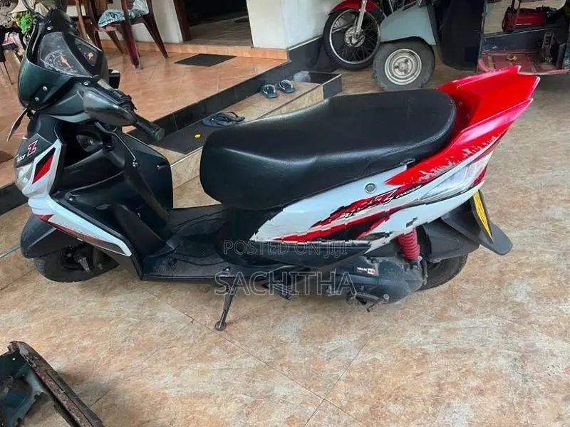 Yamaha Ray 2015