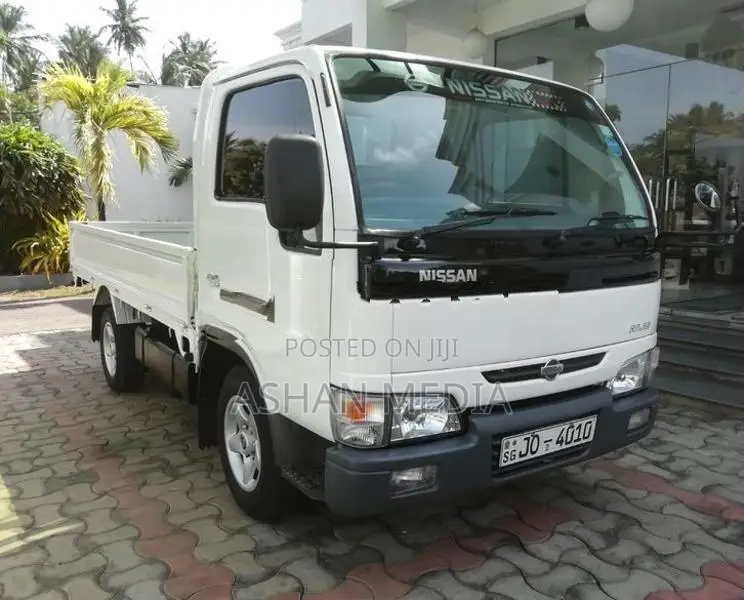 Nissan Atlas QD32 2001