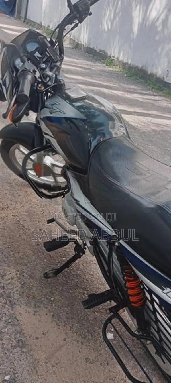 Bajaj CT100 2024