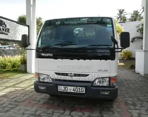 Nissan Atlas QD32 2001