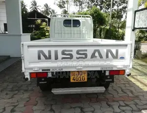 Nissan Atlas QD32 2001