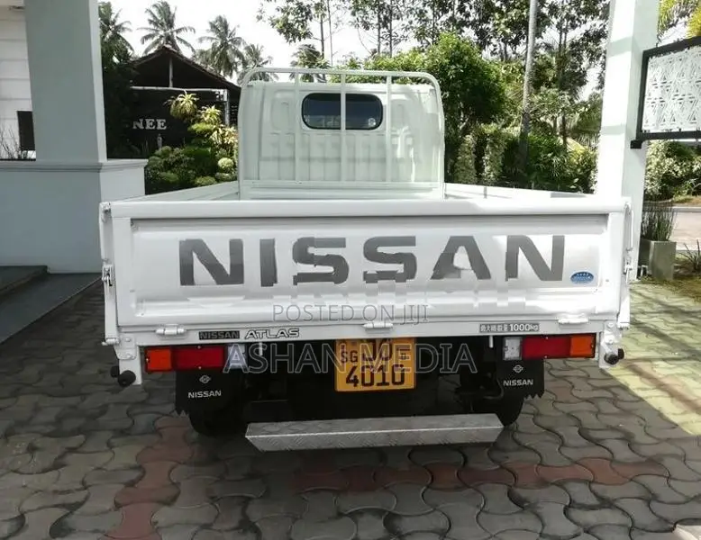 Nissan Atlas QD32 2001