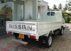 Nissan Atlas QD32 2001