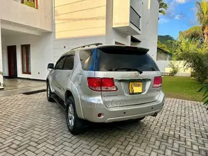 Toyota Fortuner 2006