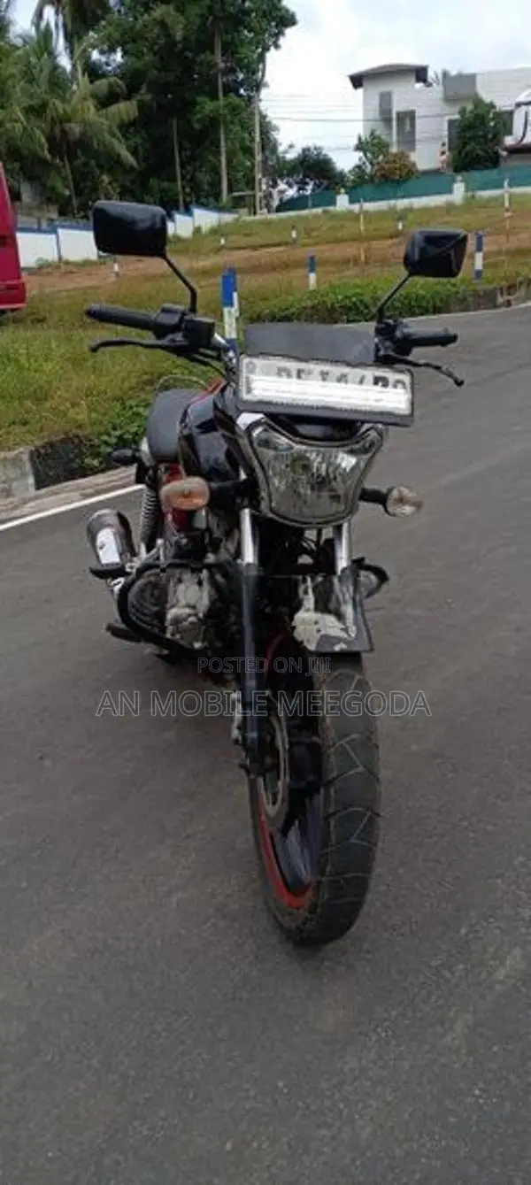 Bajaj V15 2016