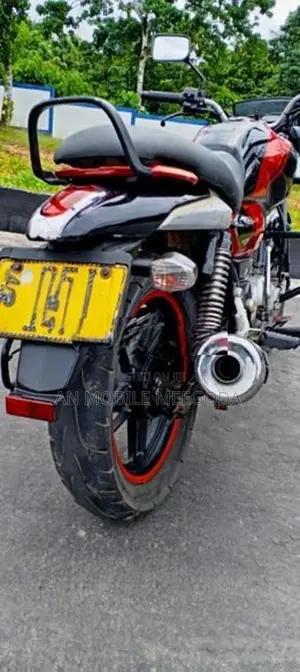 Bajaj V15 2016