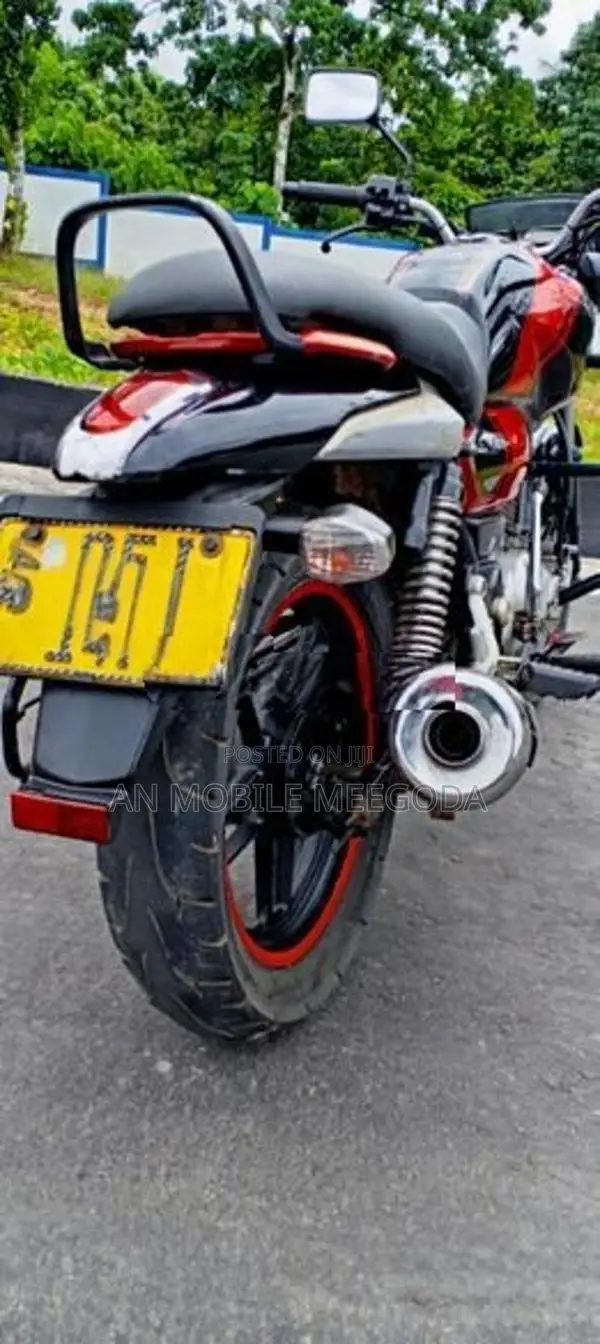 Bajaj V15 2016