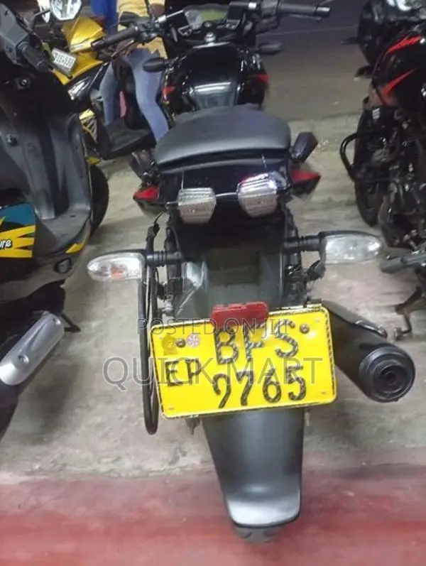 Bajaj Pulsar 180 2017