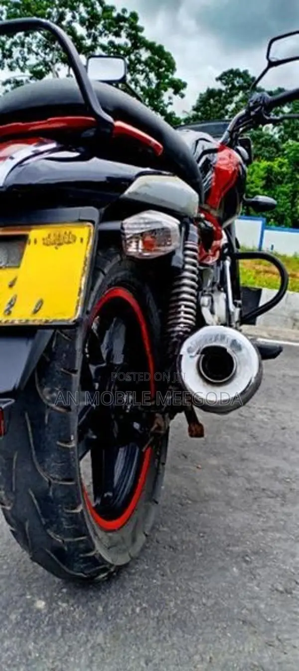 Bajaj V15 2016