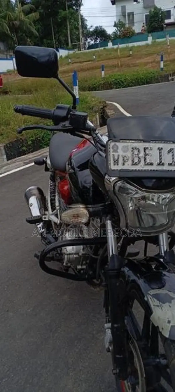 Bajaj V15 2016