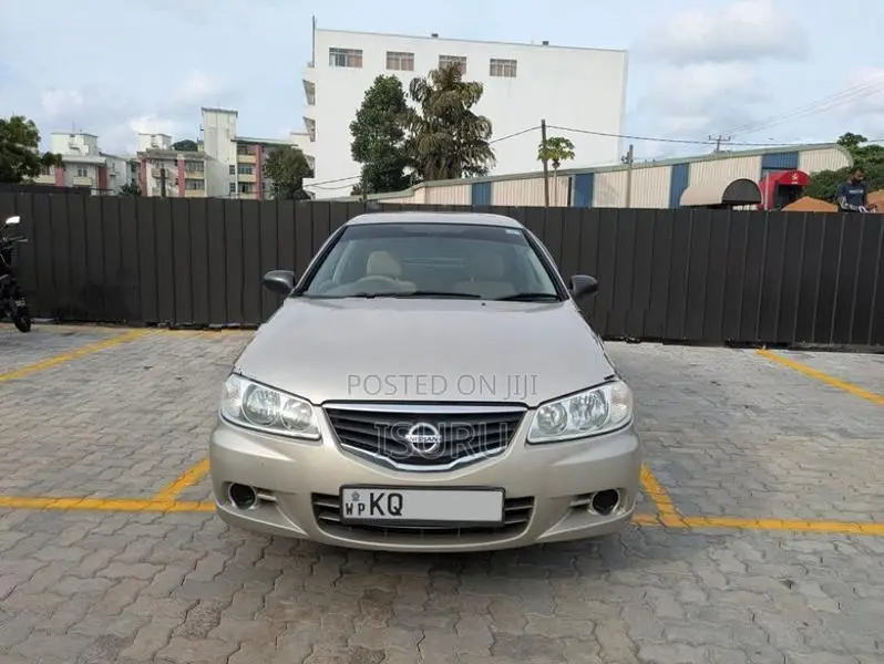 Nissan Sunny 2011