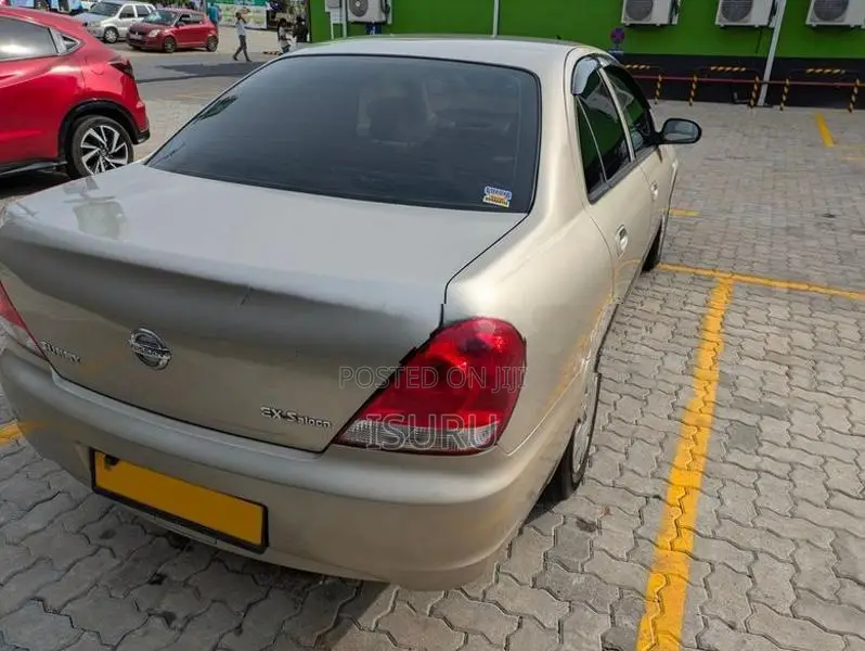 Nissan Sunny 2011