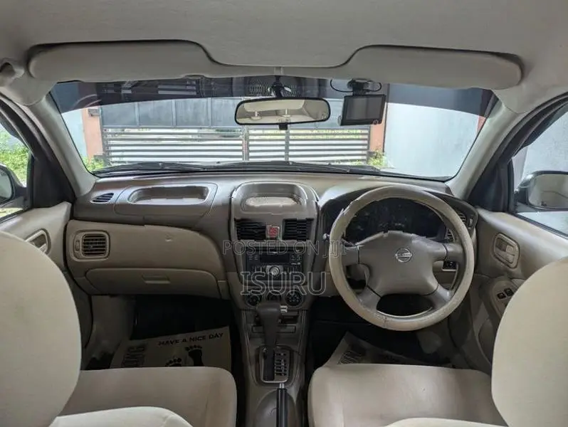 Nissan Sunny 2011