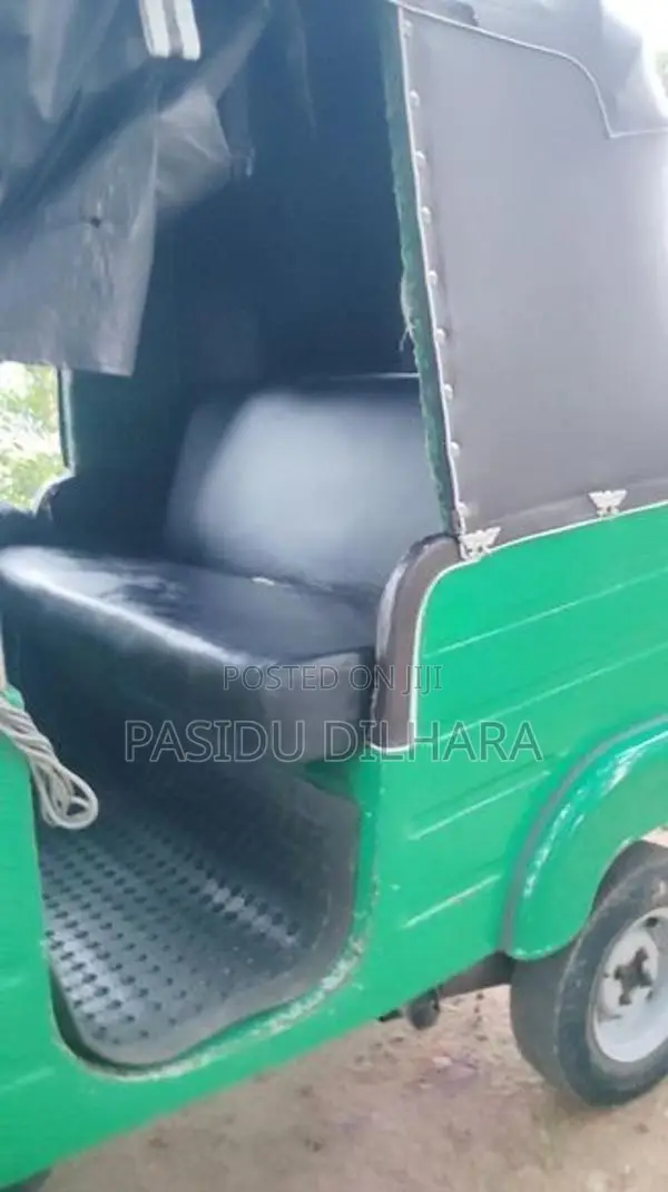 Bajaj RE 2005