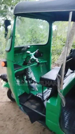 Bajaj RE 2005